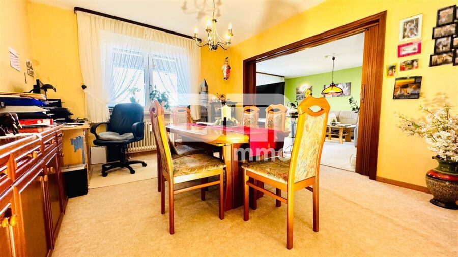 Modernisiertes Ein-/ Zweifamilienhaus inkl. PV-Anlage + Garage auf Traumgrundstück - WE2 OG Wohn / Esszimmer offen / Zugang Balkon